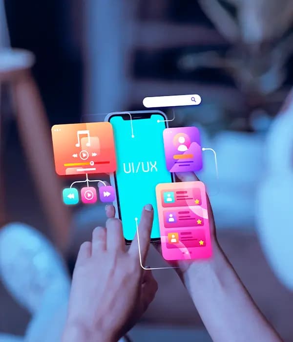 Hände halten ein Telefon mit einem Interface-Entwurf, umgeben von App-Symbolen